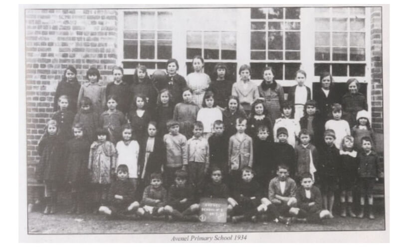 Portrait of school students in front of Avenel State School building in 1934.