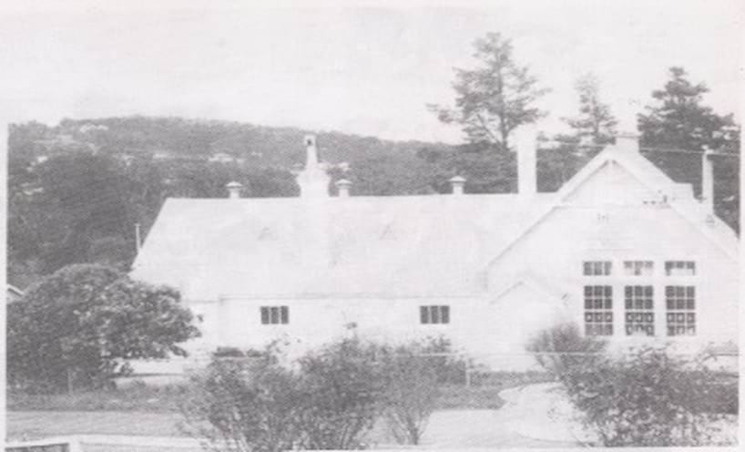 Front view of Diamond Creek State School  between 1890 and 1911.