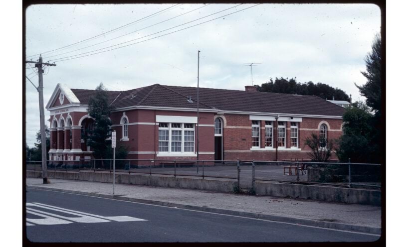 Front of the former Eureka Primary School between 1970-1999.