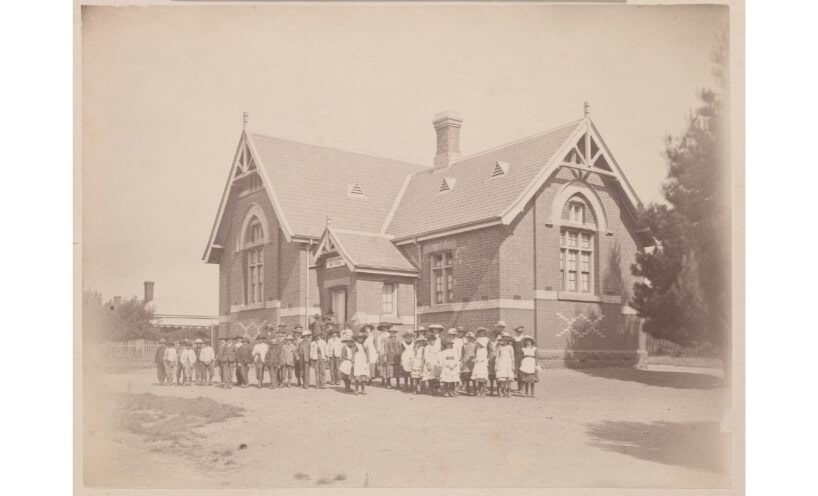 Students in front of Kingston State School around 1909.