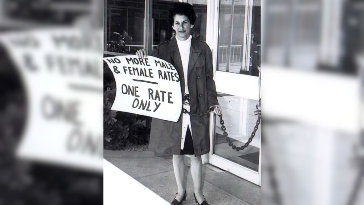 Photograph of Zelda D'Aprano chained to a courthouse. She is holding a sign that says 