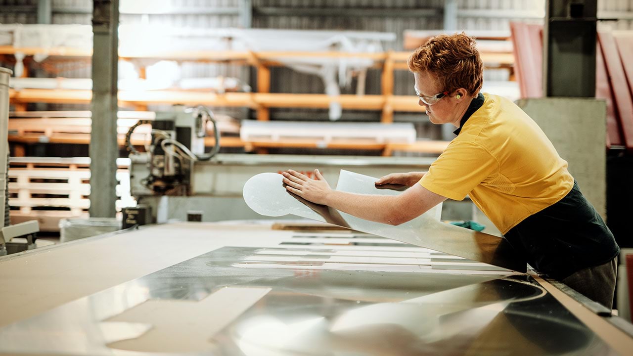 Sheetmetal worker